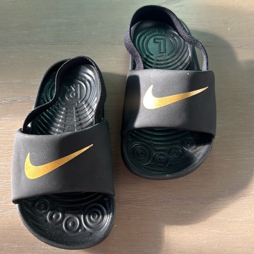 Kids Nike Kawa Slide. Size 8c
